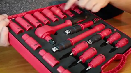 Наборы диэлектрического инструмента НИИ-05, 15, 16 КВТ